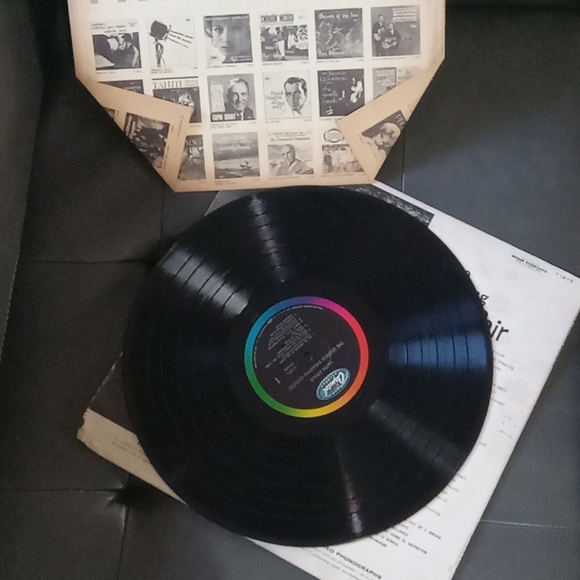 George Sharing Latín Affair - Picture 3 of 3